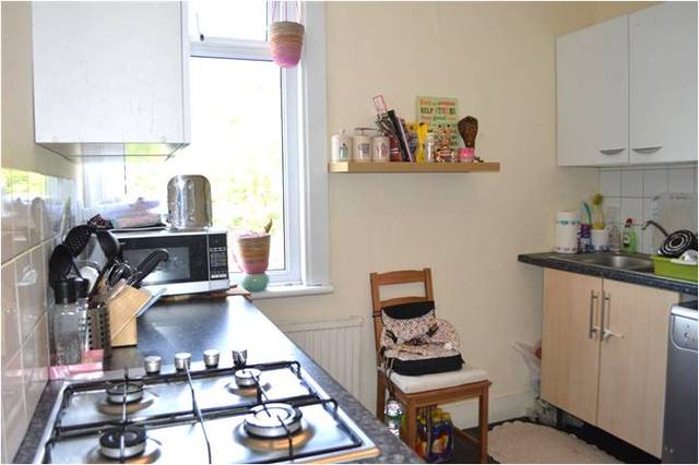  Image of 2 Bedroom Flat  For Sale at Thornton Heath, CR7 7NH
