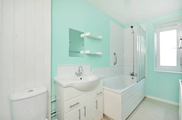  Image of 2 Bedroom Flat  To Rent at Waterloo Close  Clapton, E9 6EF