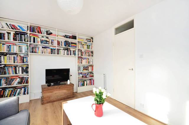  Image of 2 Bedroom Flat  To Rent at Waterloo Close  Clapton, E9 6EF