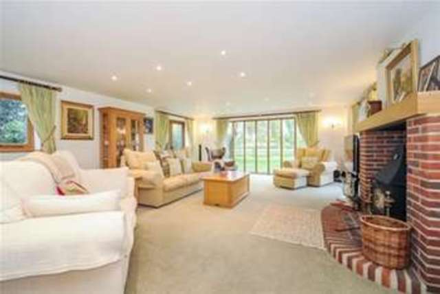  Image of 5 Bedroom Detached  To Rent at Hook, RG27 0RJ