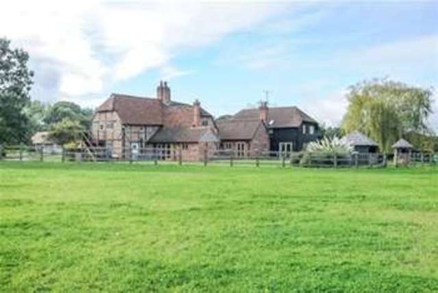  Image of 5 Bedroom Detached  To Rent at Hook, RG27 0RJ