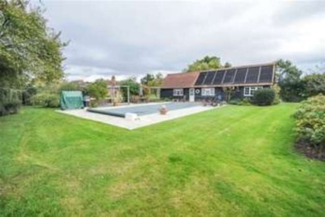 Image of 5 Bedroom Detached  To Rent at Hook, RG27 0RJ