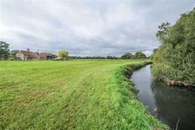  Image of 5 Bedroom Detached  To Rent at Hook, RG27 0RJ
