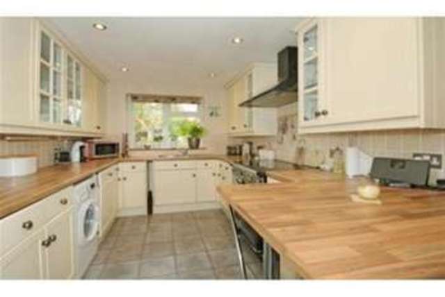  Image of 2 Bedroom Detached  To Rent at Woking, GU24 9QW