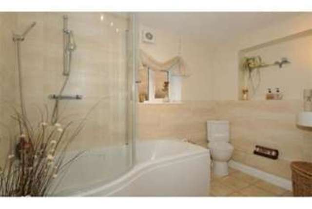  Image of 2 Bedroom Detached  To Rent at Woking, GU24 9QW