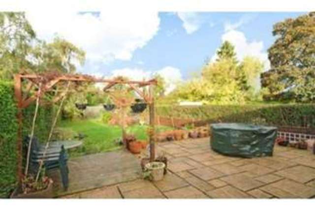  Image of 2 Bedroom Detached  To Rent at Woking, GU24 9QW