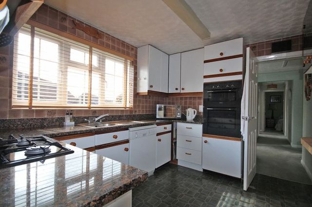  Image of 3 Bedroom Detached  For Sale at Buttons Lane West Wellow Romsey, SO51 6BR