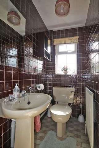  Image of 3 Bedroom Detached  For Sale at Buttons Lane West Wellow Romsey, SO51 6BR