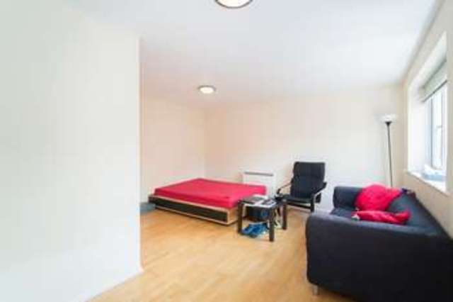  Image of 1 Bedroom Flat  For Sale at London, E14 3RR