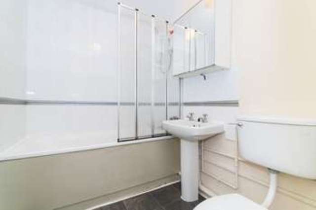 Image of 1 Bedroom Flat  For Sale at London, E14 3RR