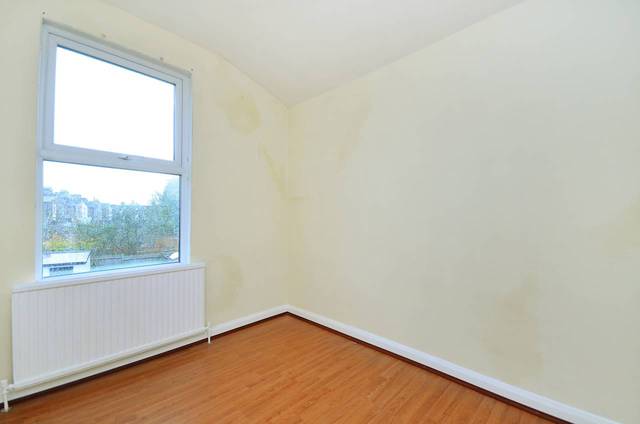  Image of 3 Bedroom Detached  For Sale at Whitehorse Lane  South Norwood, SE25 6UX