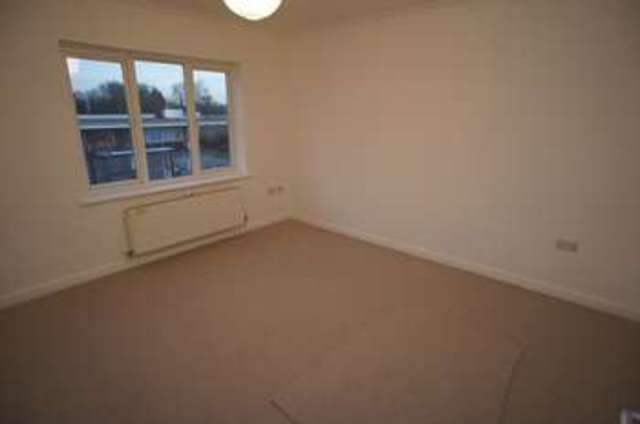  Image of 2 Bedroom Flat  To Rent at Whitmore Way  Basildon, SS14 2GE