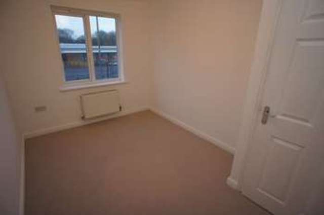 Image of 2 Bedroom Flat  To Rent at Whitmore Way  Basildon, SS14 2GE