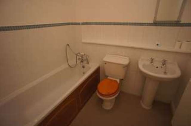  Image of 2 Bedroom Flat  To Rent at Whitmore Way  Basildon, SS14 2GE