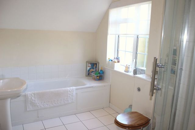  Image of 2 Bedroom Semi-Detached  To Rent at Wick Lane Englefield Green Egham, TW20 0HT