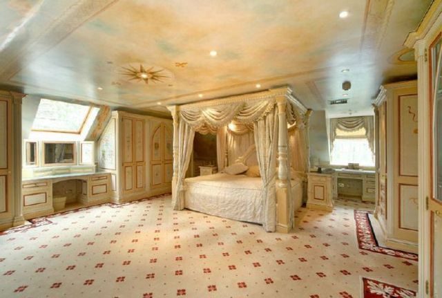  Image of 9 Bedroom Detached  For Sale at Windlesham, GU20 6LJ