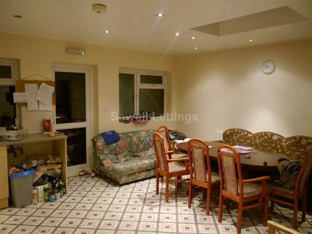  Image of 8 Bedroom Semi-Detached  To Rent at Wokingham Road  Reading, RG6 7HX