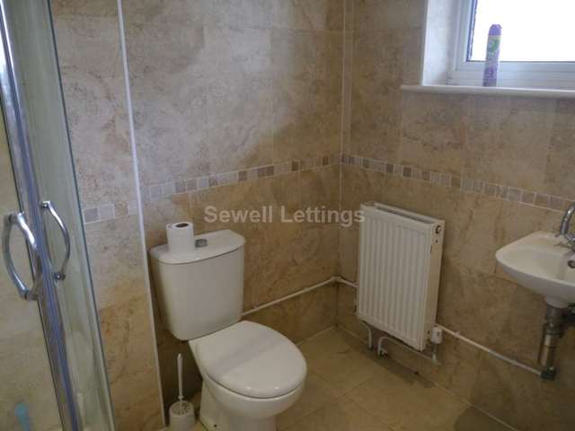  Image of 8 Bedroom Semi-Detached  To Rent at Wokingham Road  Reading, RG6 7HX