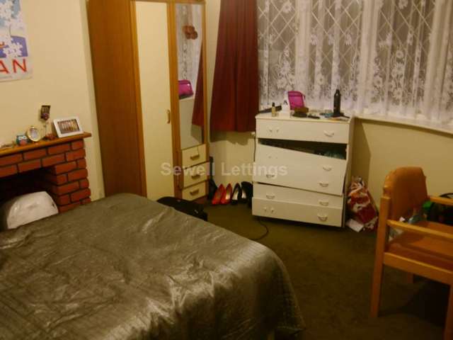  Image of 8 Bedroom Semi-Detached  To Rent at Wokingham Road  Reading, RG6 7HX