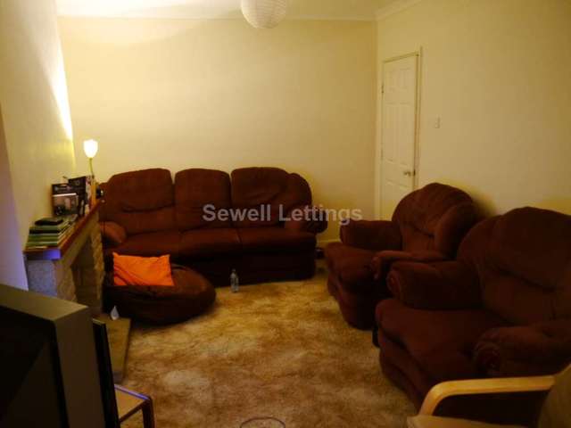  Image of 8 Bedroom Semi-Detached  To Rent at Wokingham Road  Reading, RG6 7HX