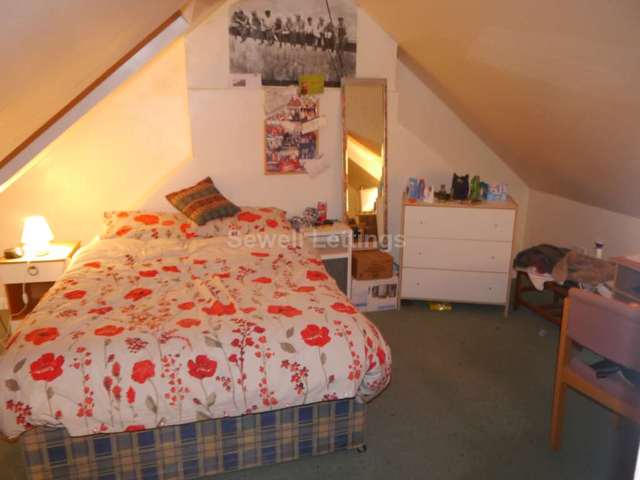  Image of 8 Bedroom Semi-Detached  To Rent at Wokingham Road  Reading, RG6 7HX