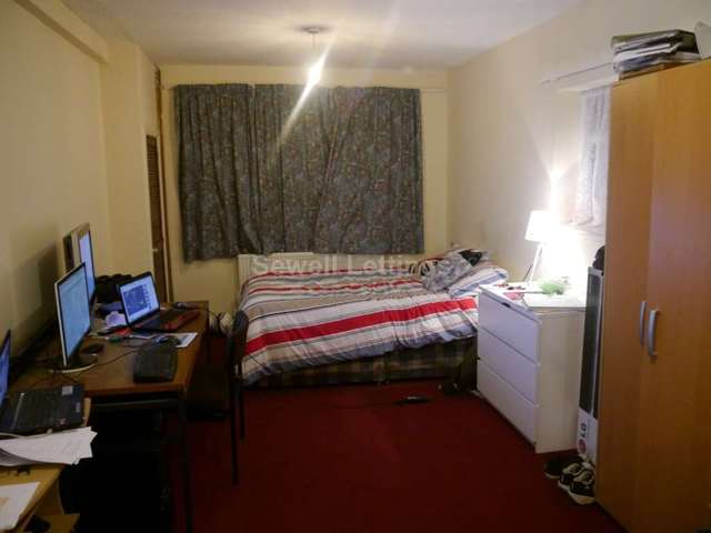  Image of 8 Bedroom Semi-Detached  To Rent at Wokingham Road  Reading, RG6 7HX