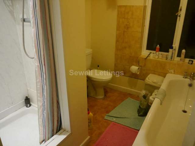  Image of 8 Bedroom Semi-Detached  To Rent at Wokingham Road  Reading, RG6 7HX