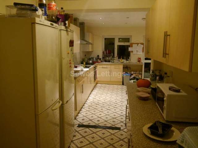  Image of 8 Bedroom Semi-Detached  To Rent at Wokingham Road  Reading, RG6 7HX