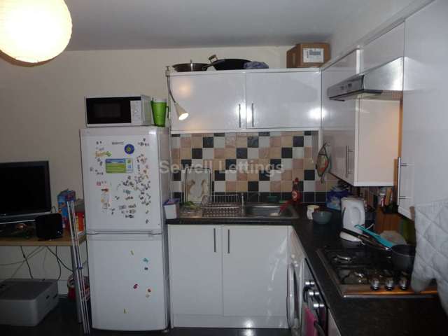  Image of 3 Bedroom Apartment  To Rent at Wokingham Road  Reading, RG6 1LH