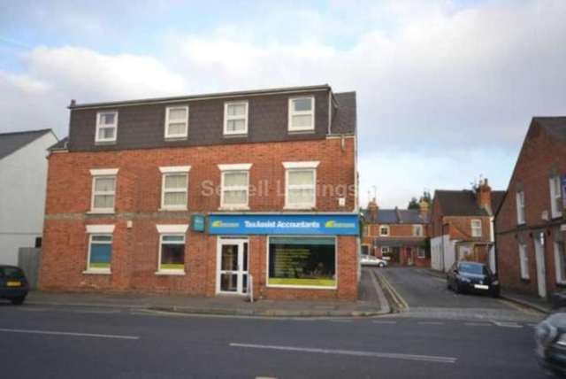  Image of 3 Bedroom Apartment  To Rent at Wokingham Road  Reading, RG6 1LT