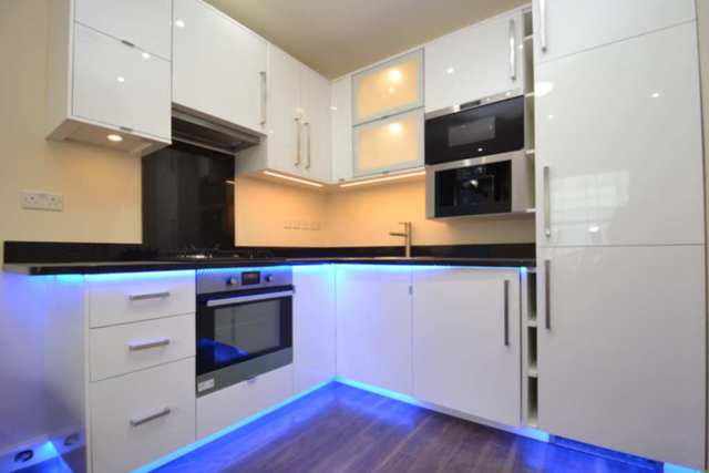  Image of 1 Bedroom Flat  To Rent at Shepherds Bush W12 London, W12 7DP