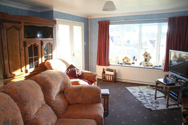  Image of 3 Bedroom Semi-Detached  For Sale at Yeadon Leeds Rawdon, LS19 7LS