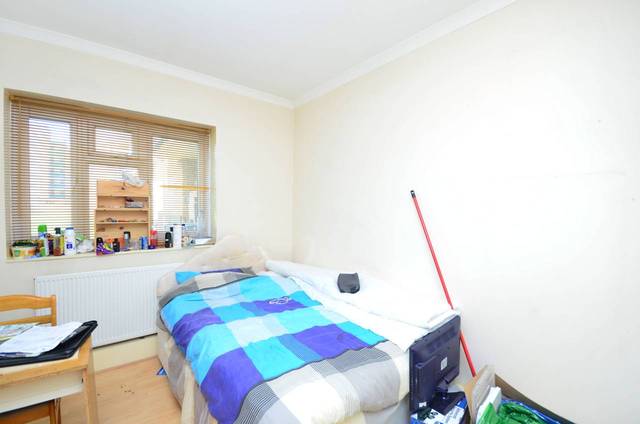  Image of 3 Bedroom Flat  For Sale at Woolridge Way  Hackney, E9 6PP