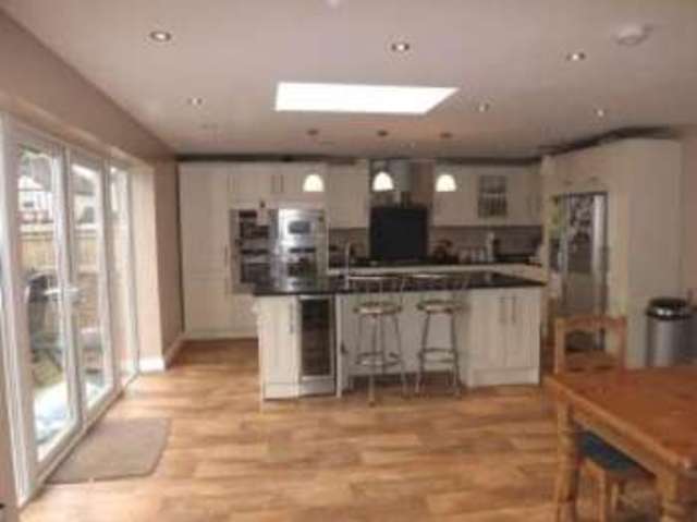  Image of 4 Bedroom Semi-Detached  For Sale at Worcester Park  Worcester Park, KT4 7QN