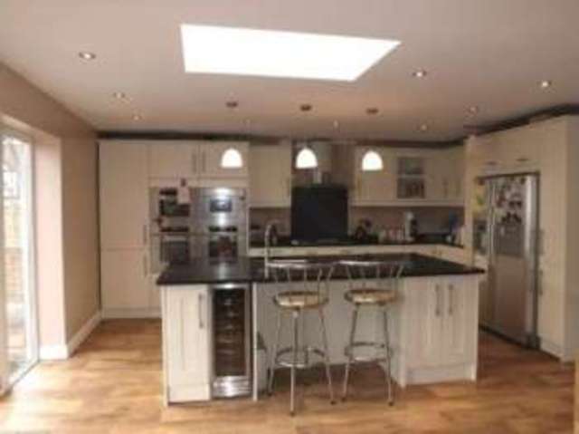  Image of 4 Bedroom Semi-Detached  For Sale at Worcester Park  Worcester Park, KT4 7QN
