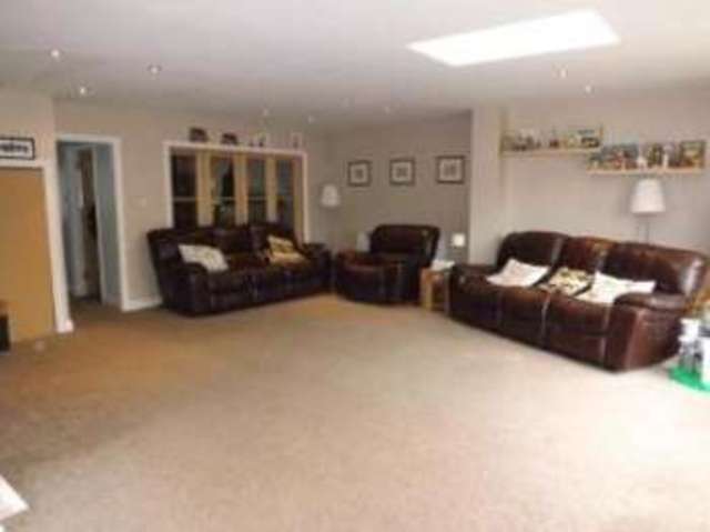  Image of 4 Bedroom Semi-Detached  For Sale at Worcester Park  Worcester Park, KT4 7QN