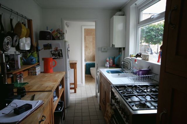  Image of 3 Bedroom Terraced  For Sale at Wycliffe Grove  Nottingham, NG3 5FP