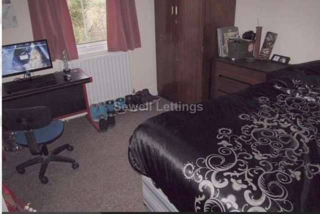  Image of 5 Bedroom Detached  To Rent at Wykeham Road,  Reading, RG6 1PL