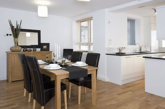  Image of 3 Bedroom Flat  To Rent at Kew Bridge Court  London, W4 3AZ