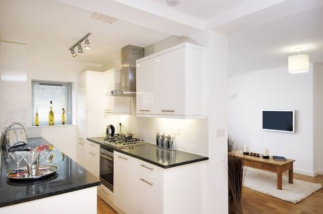  Image of 3 Bedroom Flat  To Rent at Kew Bridge Court  London, W4 3AZ