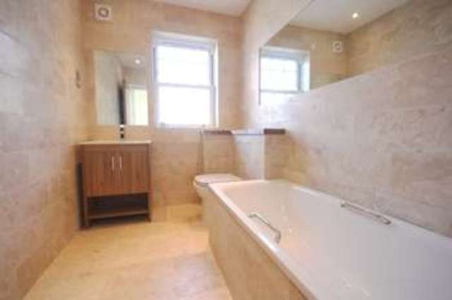  Image of 3 Bedroom Mews  To Rent at Beckenham Kent Beckenham, BR3 5HR