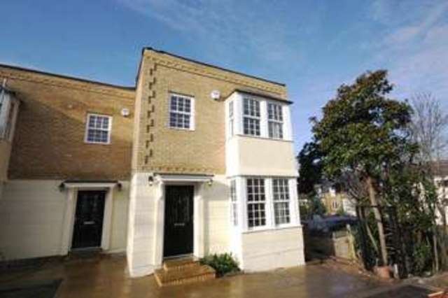 Image of 3 Bedroom Mews  To Rent at Beckenham Kent Beckenham, BR3 5HR