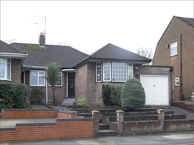  Image of 3 Bedroom Detached  For Sale at Baring Road  New Barnet, EN4 9AN