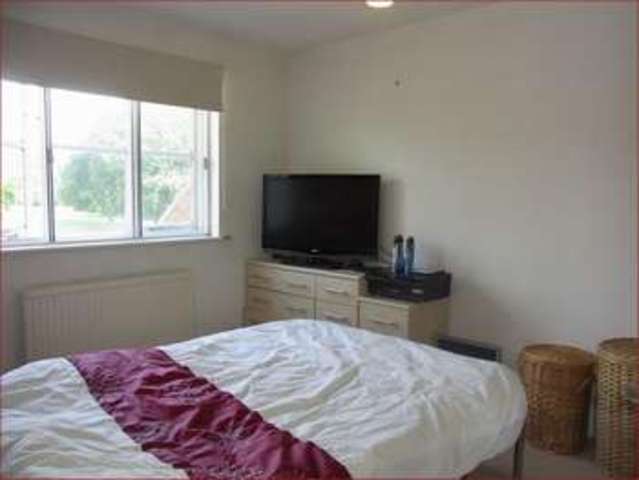  Image of 2 Bedroom Property  For Sale at Boleyn Way  NEW BARNET, EN5 5JS