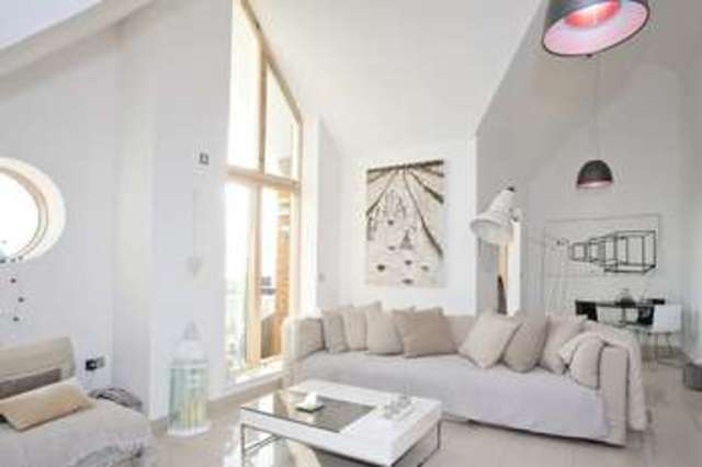  Image of 2 Bedroom Flat  For Sale at Boscombe Bournemouth Hampshire, BH5 1LE