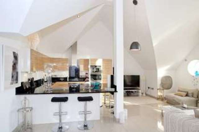  Image of 2 Bedroom Flat  For Sale at Boscombe Bournemouth Hampshire, BH5 1LE