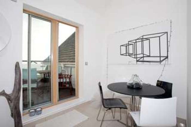  Image of 2 Bedroom Flat  For Sale at Boscombe Bournemouth Hampshire, BH5 1LE