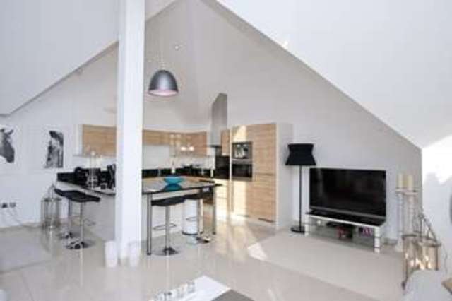  Image of 2 Bedroom Flat  For Sale at Boscombe Bournemouth Hampshire, BH5 1LE