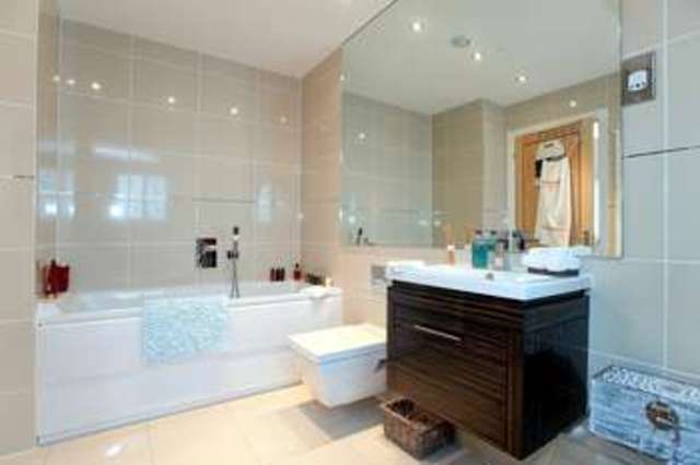  Image of 2 Bedroom Flat  For Sale at Boscombe Bournemouth Hampshire, BH5 1LE