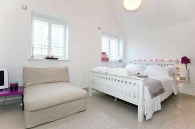  Image of 2 Bedroom Flat  For Sale at Boscombe Bournemouth Hampshire, BH5 1LE